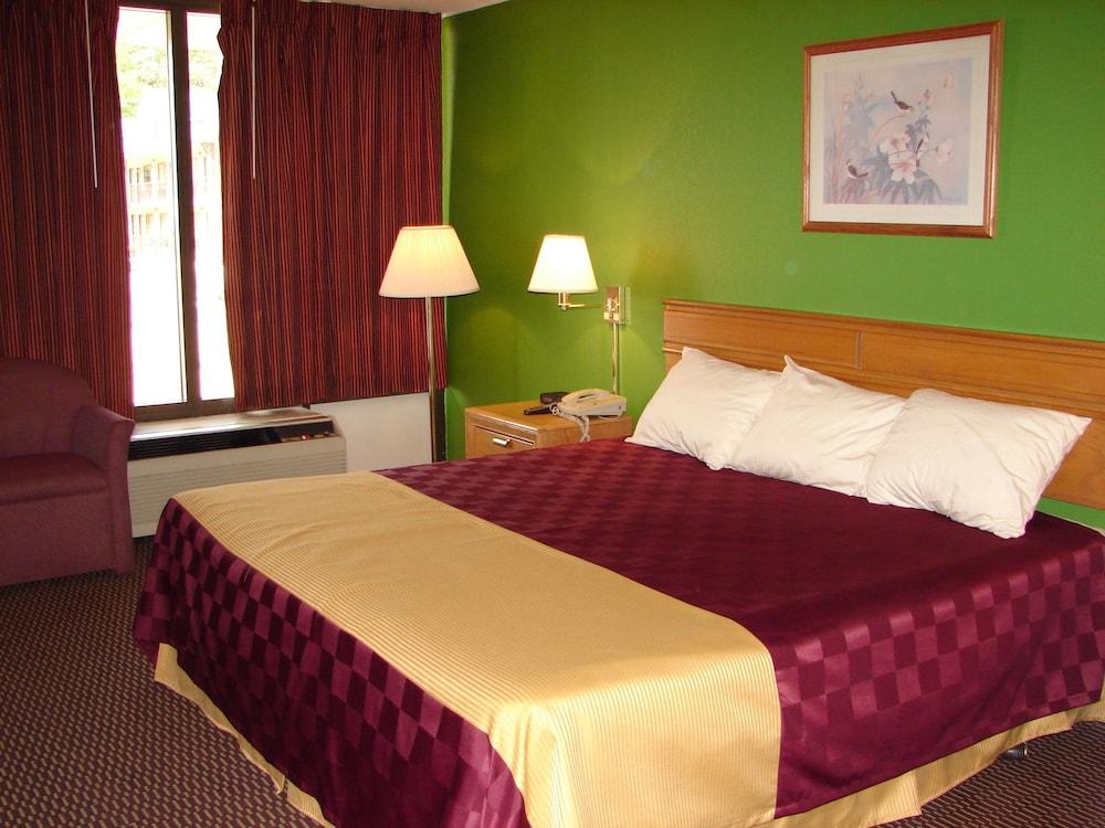 Columbus Inn & Suites