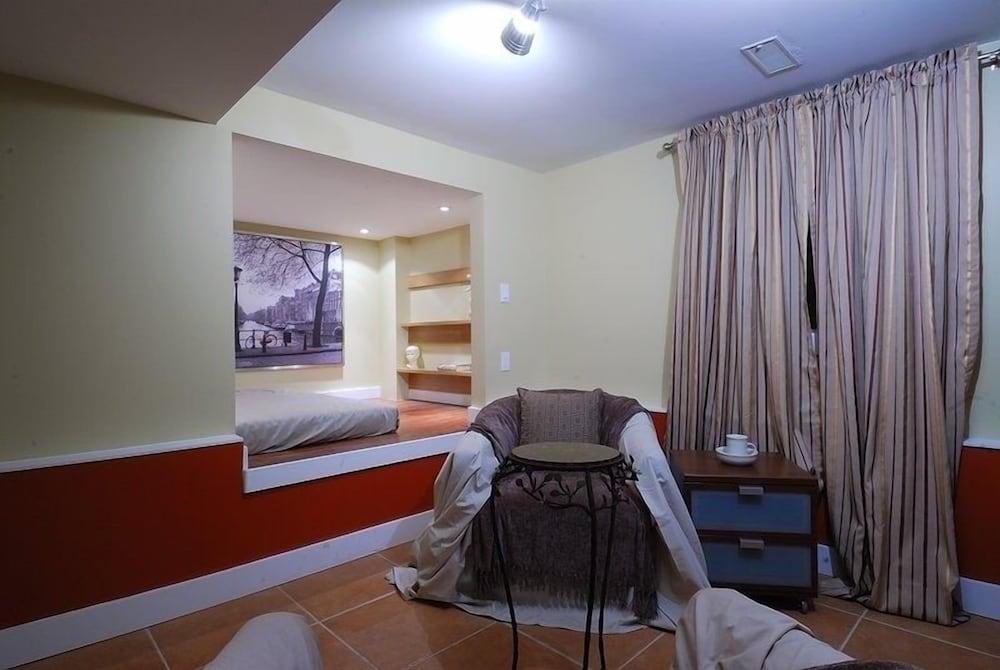 Commercial Drive Accommodations