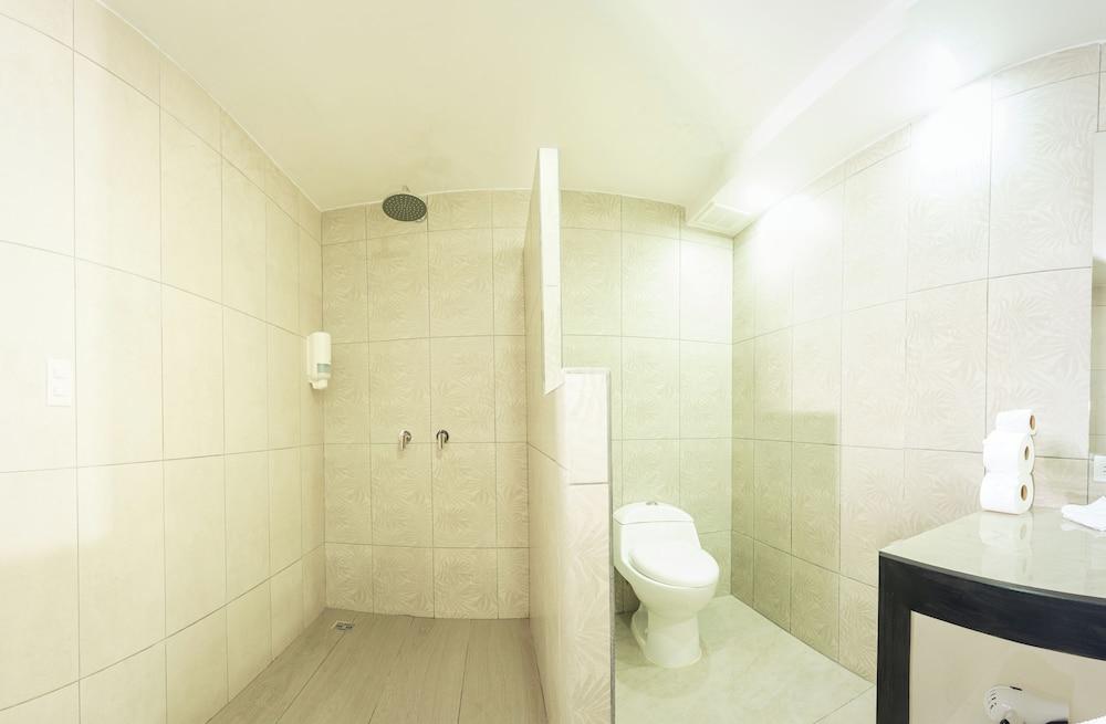 El Faro Containers Beach Hotel