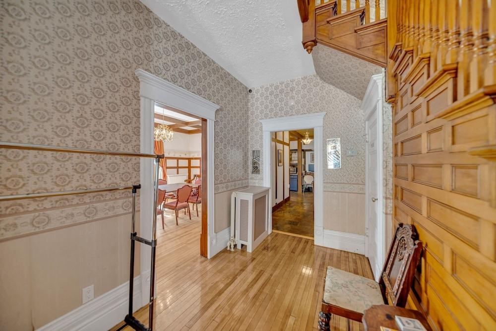 Marmora and Lake Inn