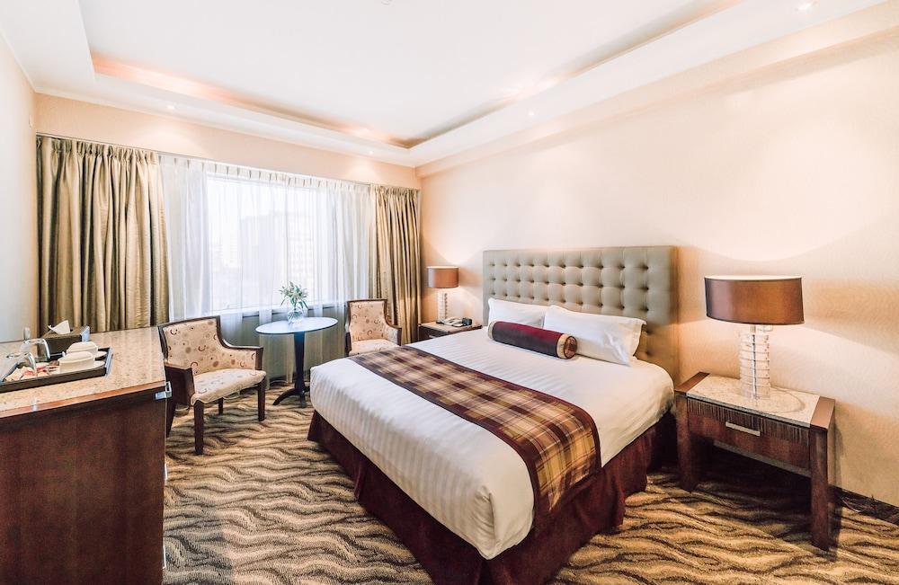 Chinggis Khaan Hotel