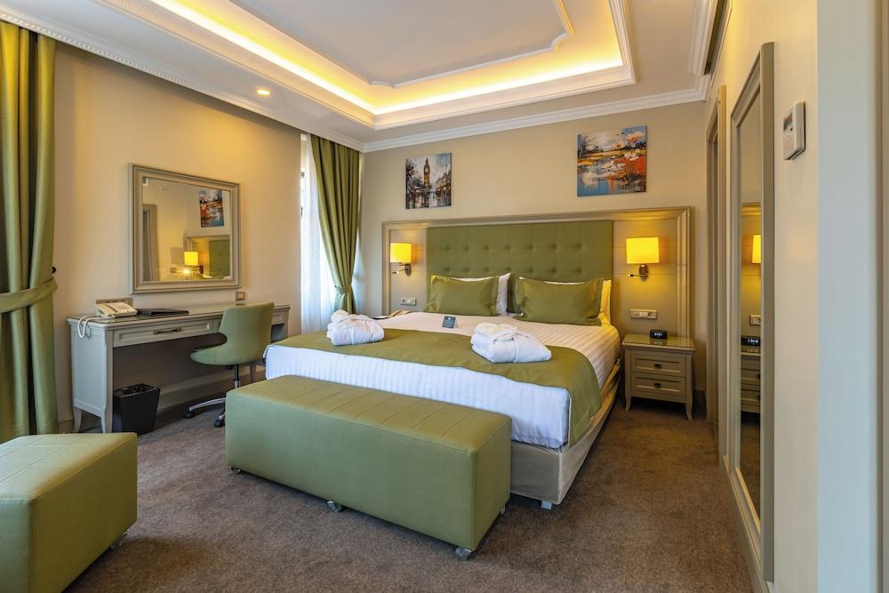 Hotel London 1889 & Casino