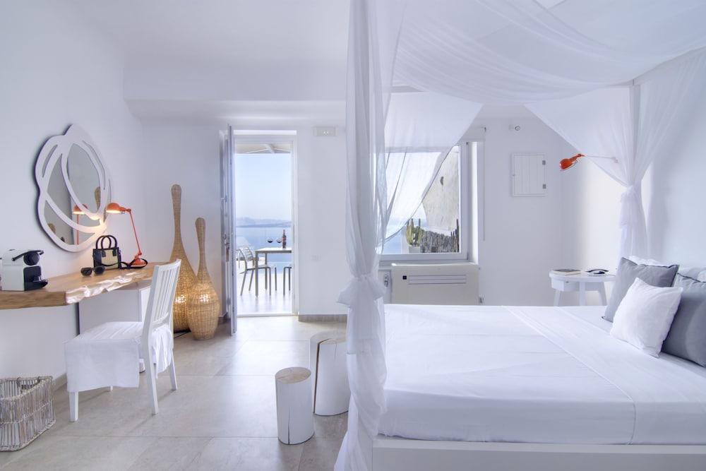 Santorini Secret Suites & Spa