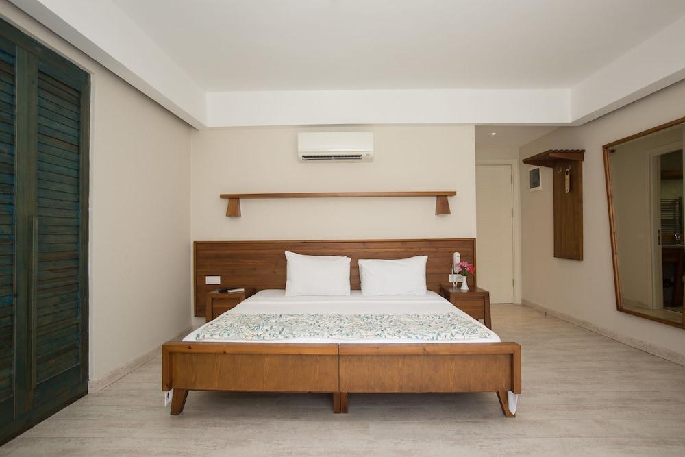 Dedeminn Marina Hotel