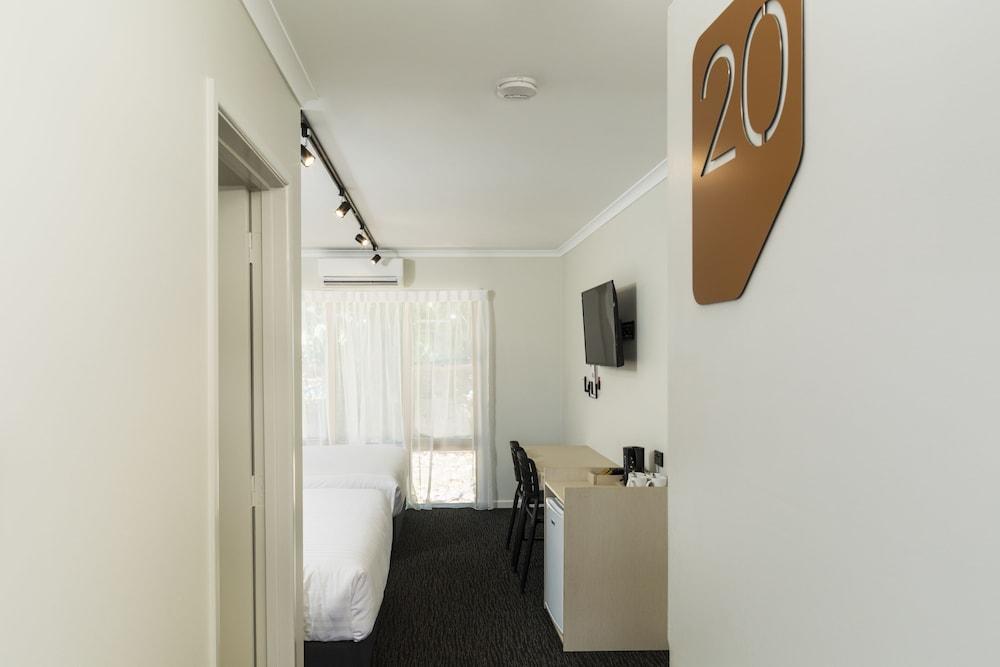 Nightcap at Balaclava Hotel