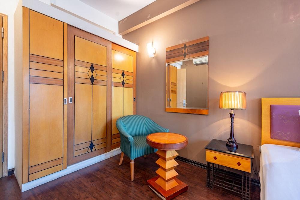 Golden Sunshine Villa Hotel and Travel