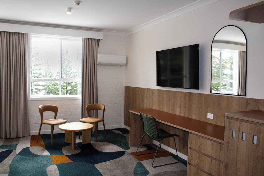 Seabreeze Beach Hotel