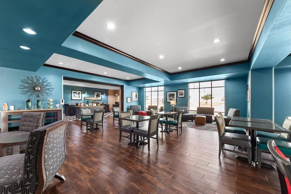 Quality Inn & Suites Pearsall