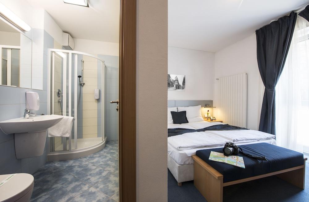 Felicity Garni Hotel