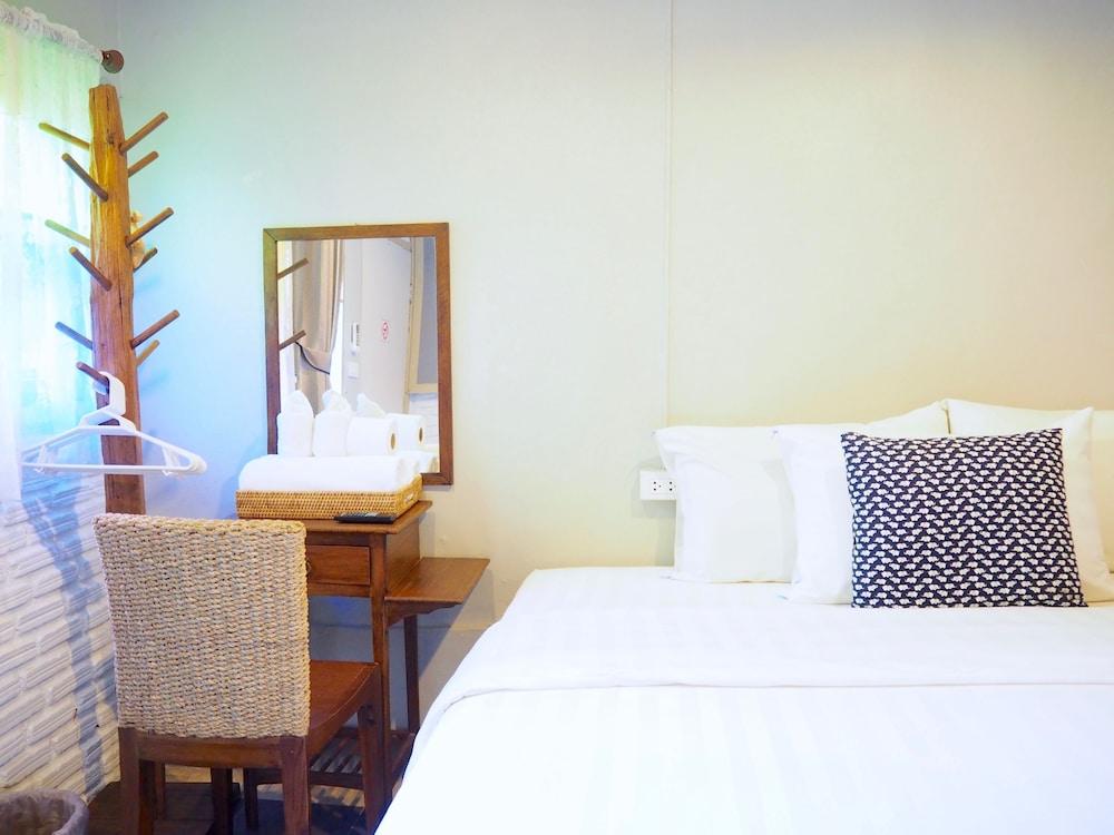 Stay With Me Guesthouse