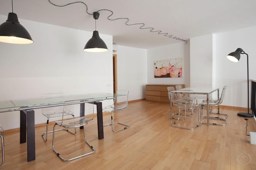 Large Guell Apartment