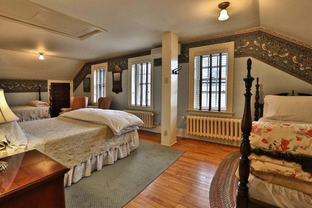 Stone Chalet B&B Inn and Event Center