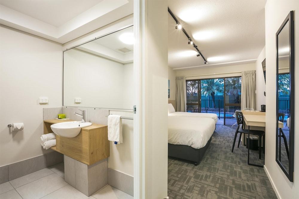 Nightcap at Kawana Waters Hotel