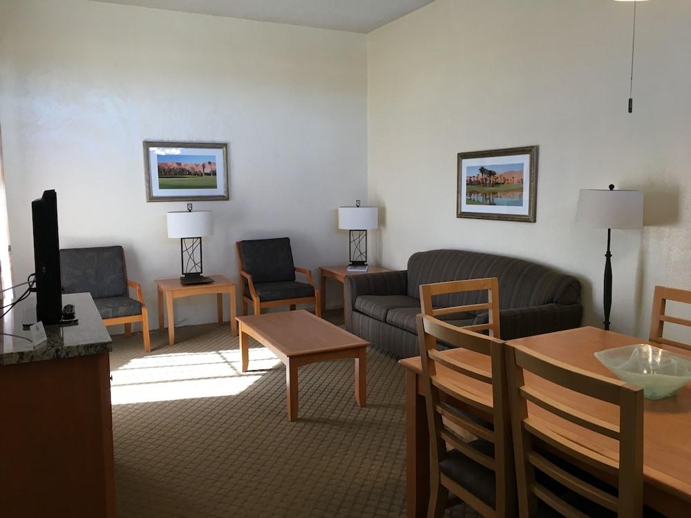 GetAways at Vista Mirage