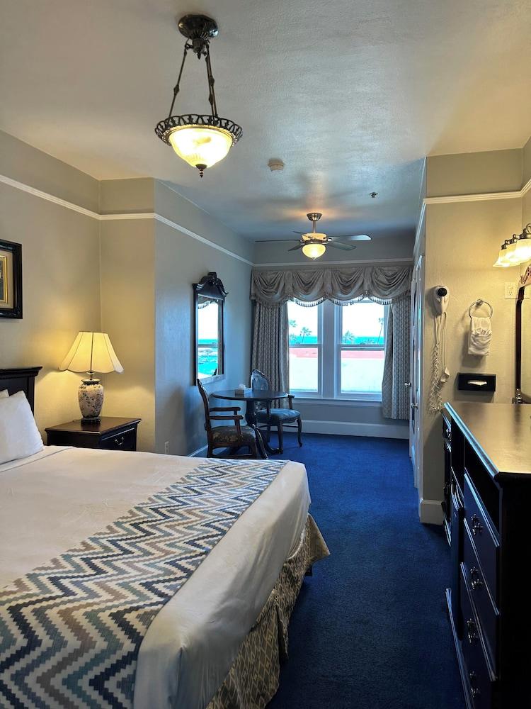 Studio 9 Hotel Catalina