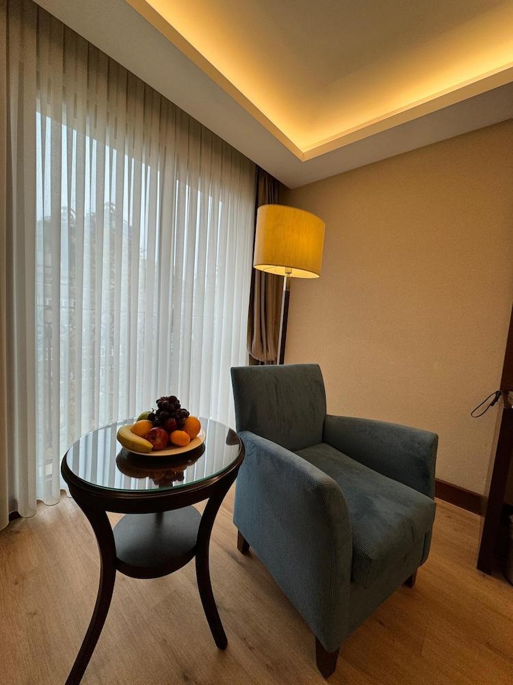 Grand Aras Hotel & Suites