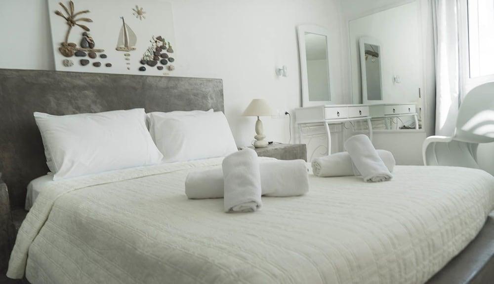 Loukas & Emma Eco Houses