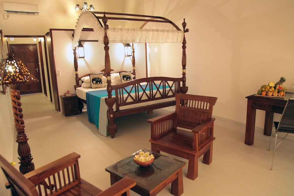 Wunderbar Beach Hotel