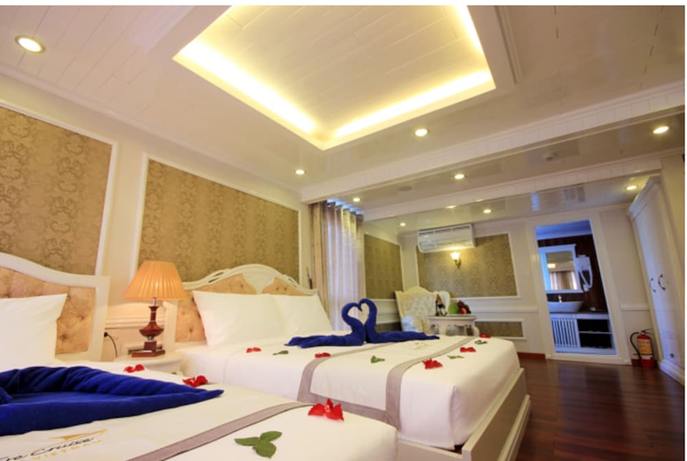 Signature Halong Cruise