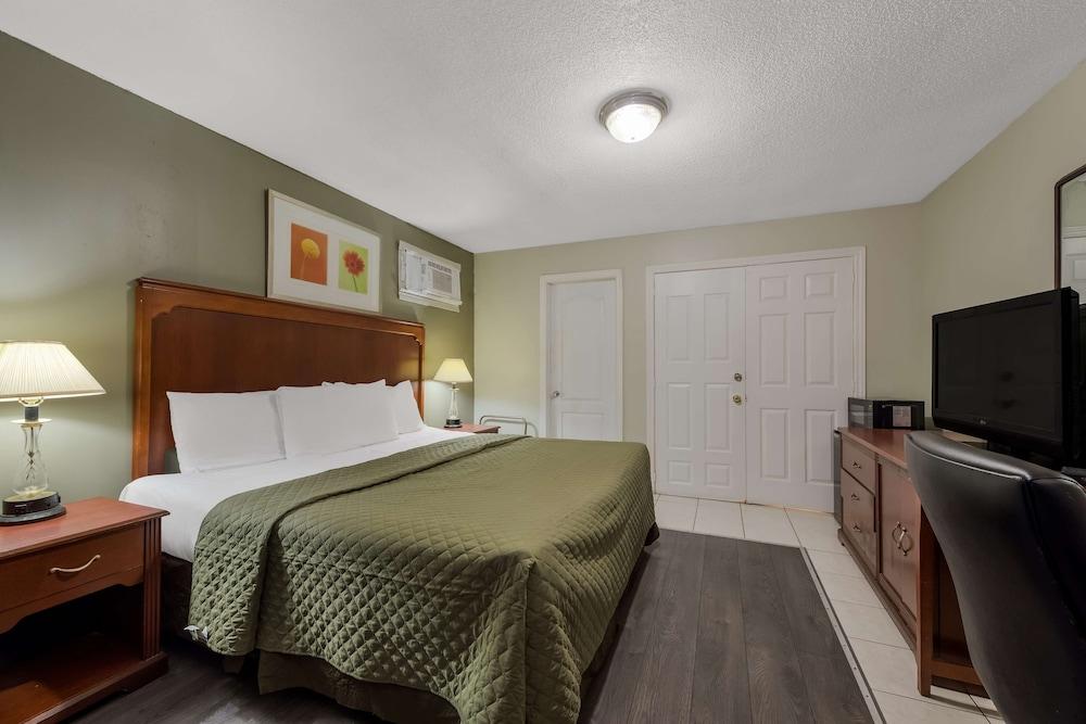 Knights Inn Burlington, ON