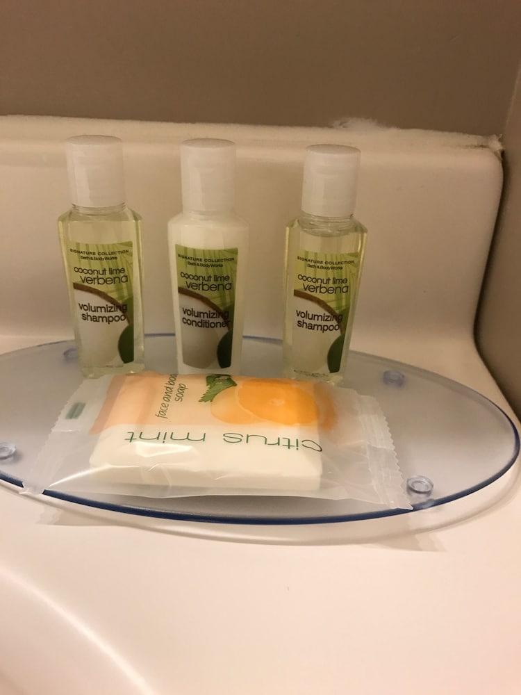 Holiday Motel & RV Resort