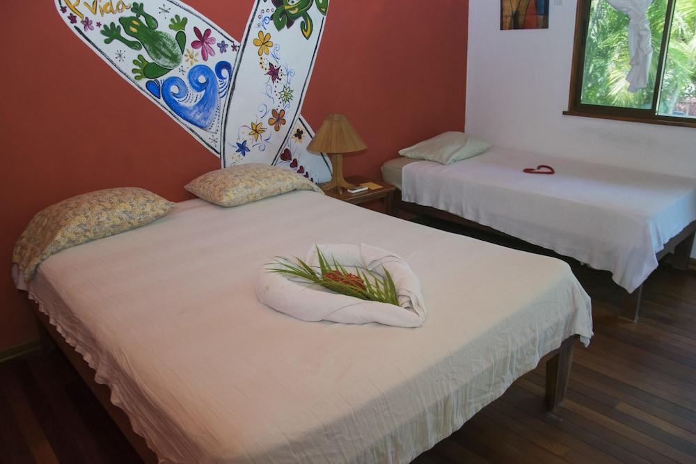 Pelican Beachfront Hotel