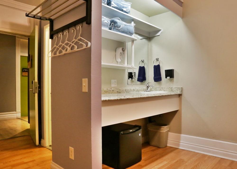 HI San Diego Downtown - Hostel