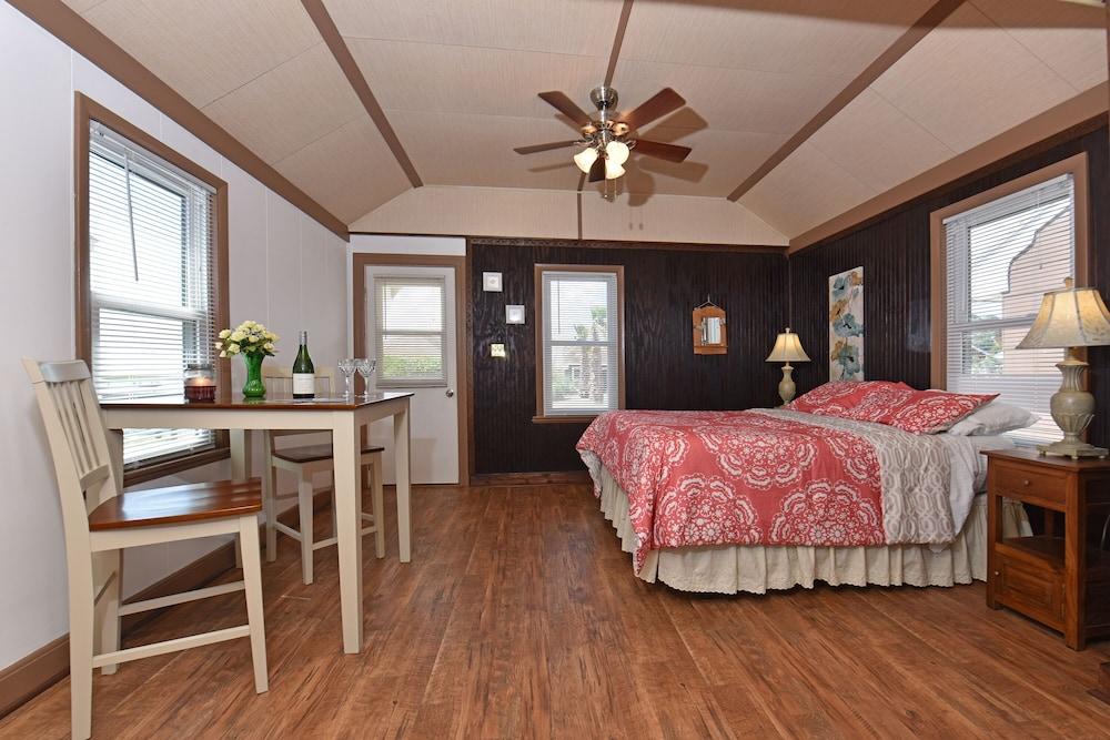 Snug Harbor Marina and Hotel