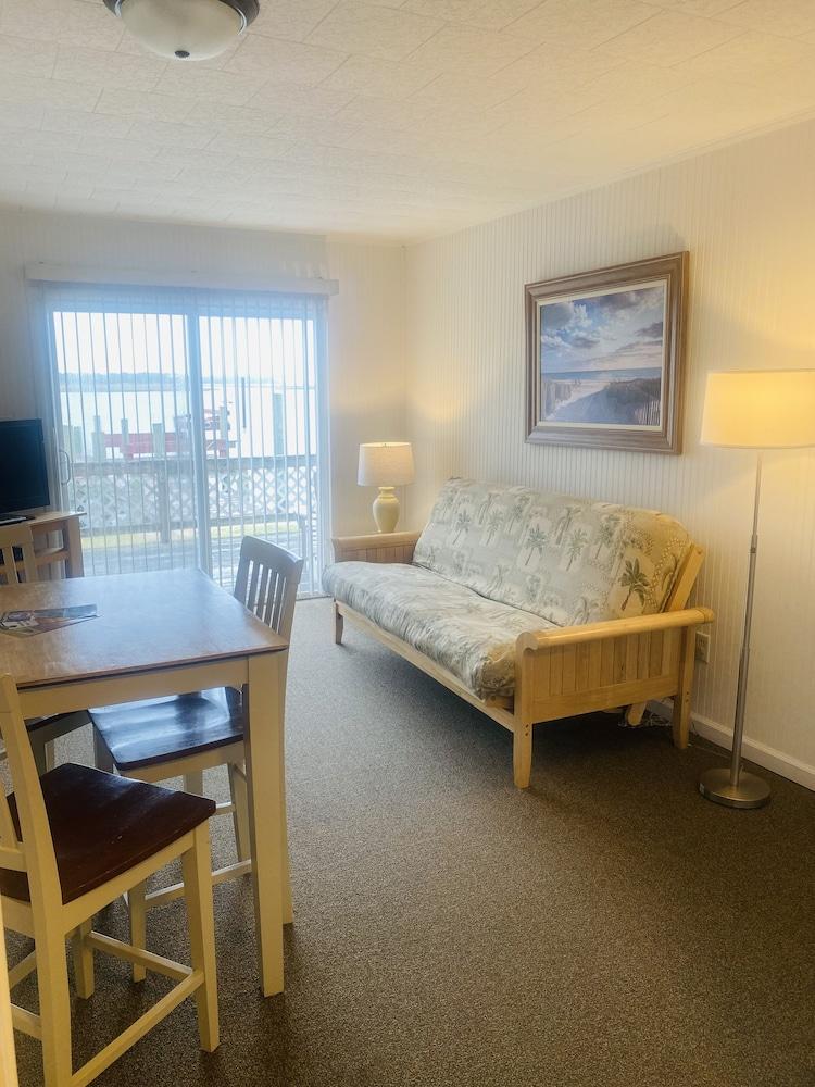 Snug Harbor Marina and Hotel