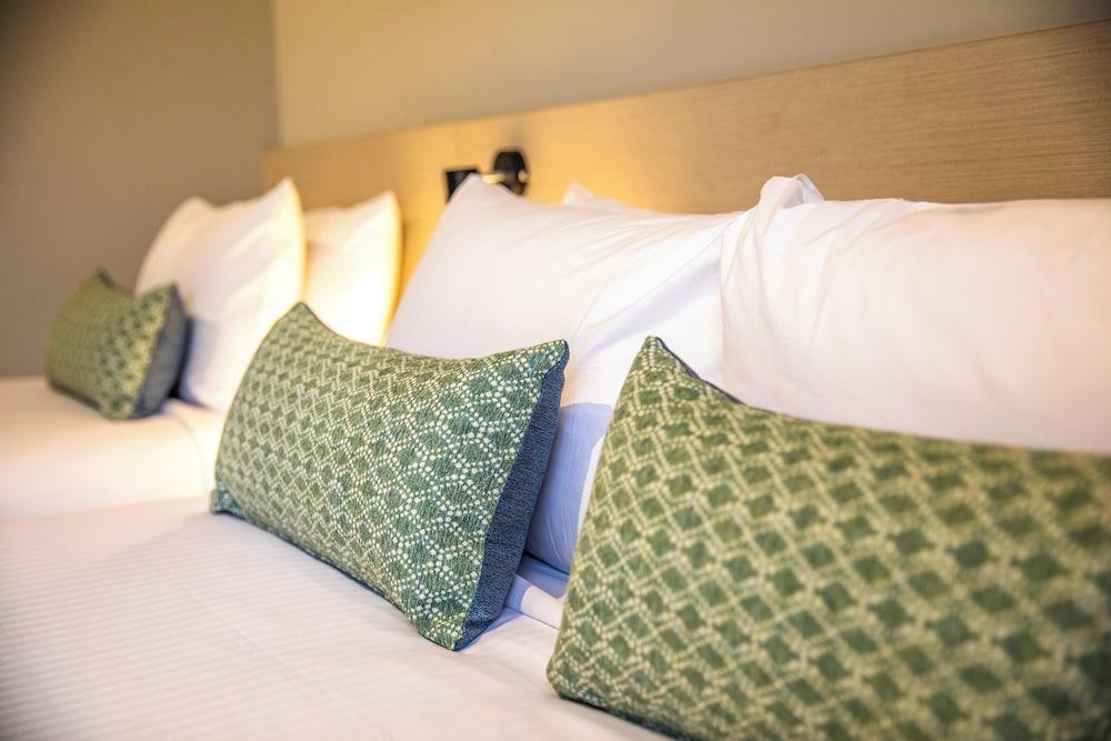 Nightcap at Morwell Hotel