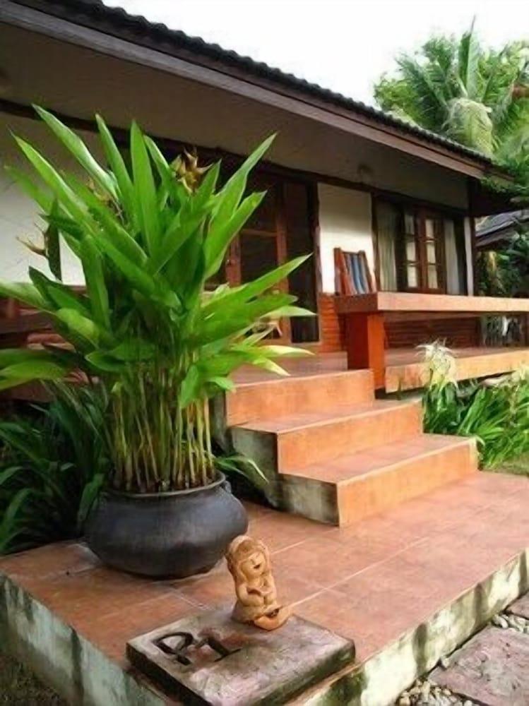 Suan Bankrut Beach Resort