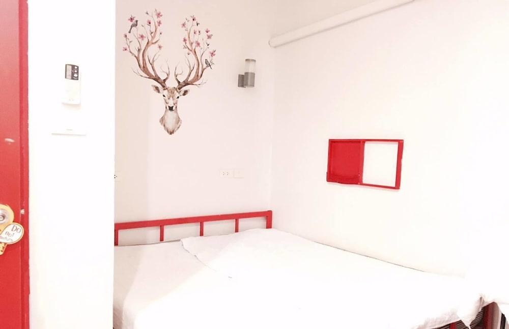 Jellybean Ezy Hostel Sathorn