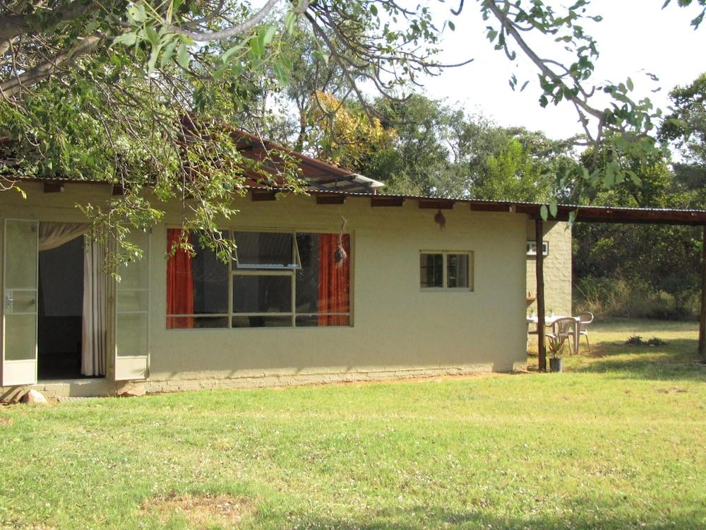 Ama Amanzi Bush Lodge