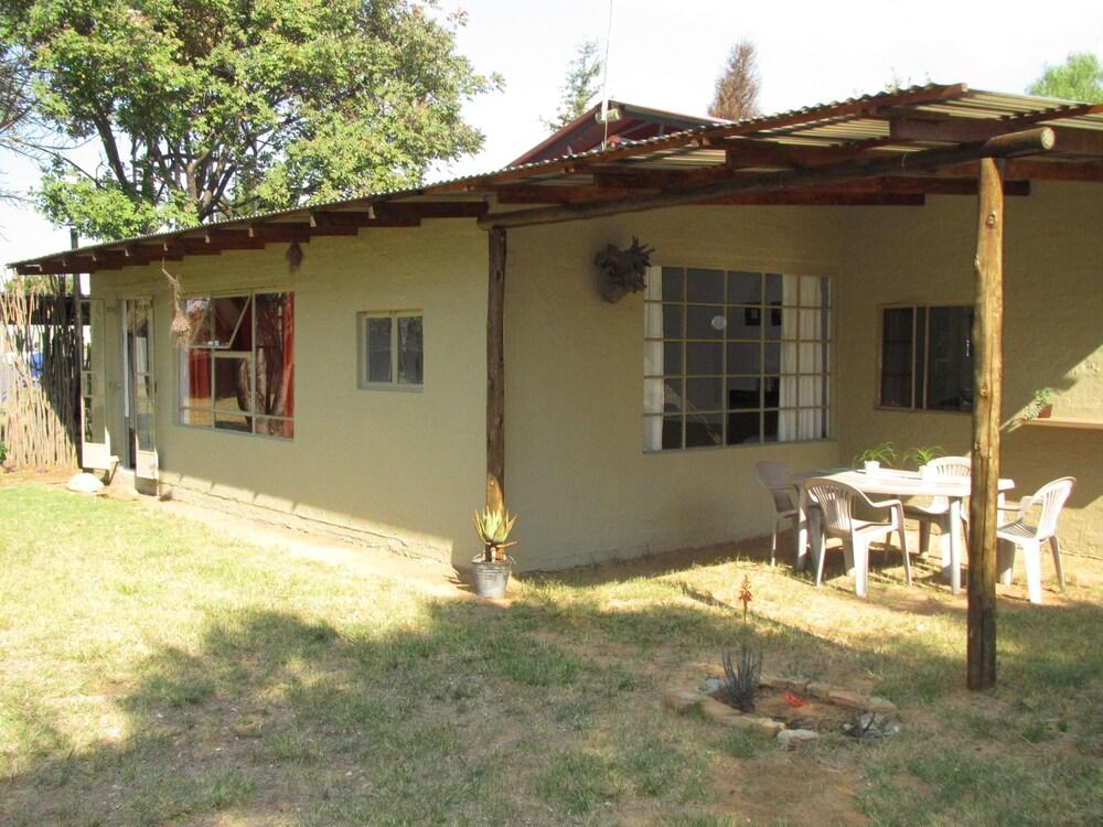 Ama Amanzi Bush Lodge