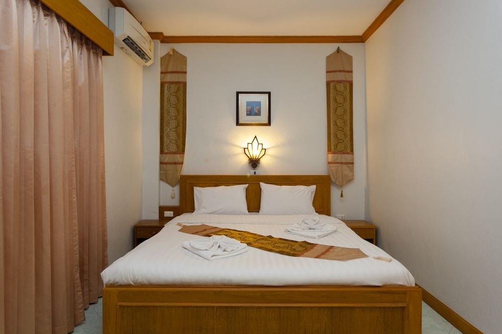 The Little Moon Residence