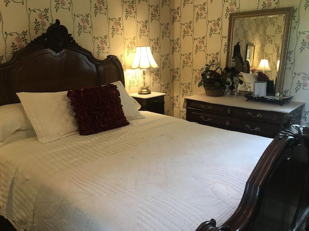 Nauvoo Grand Bed & Breakfast