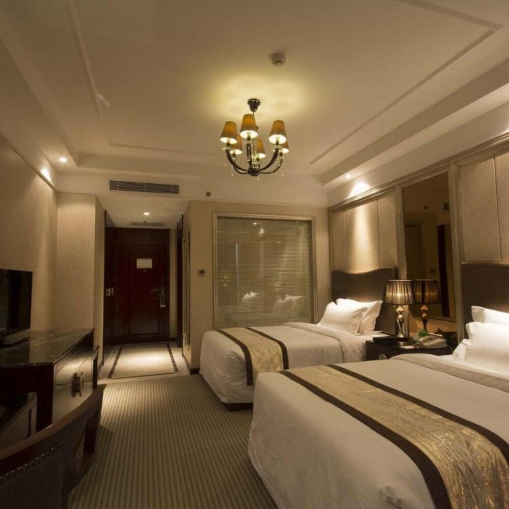 Titan Central Park Hotel