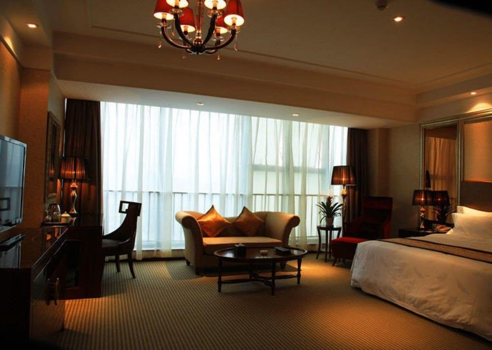 Titan Central Park Hotel