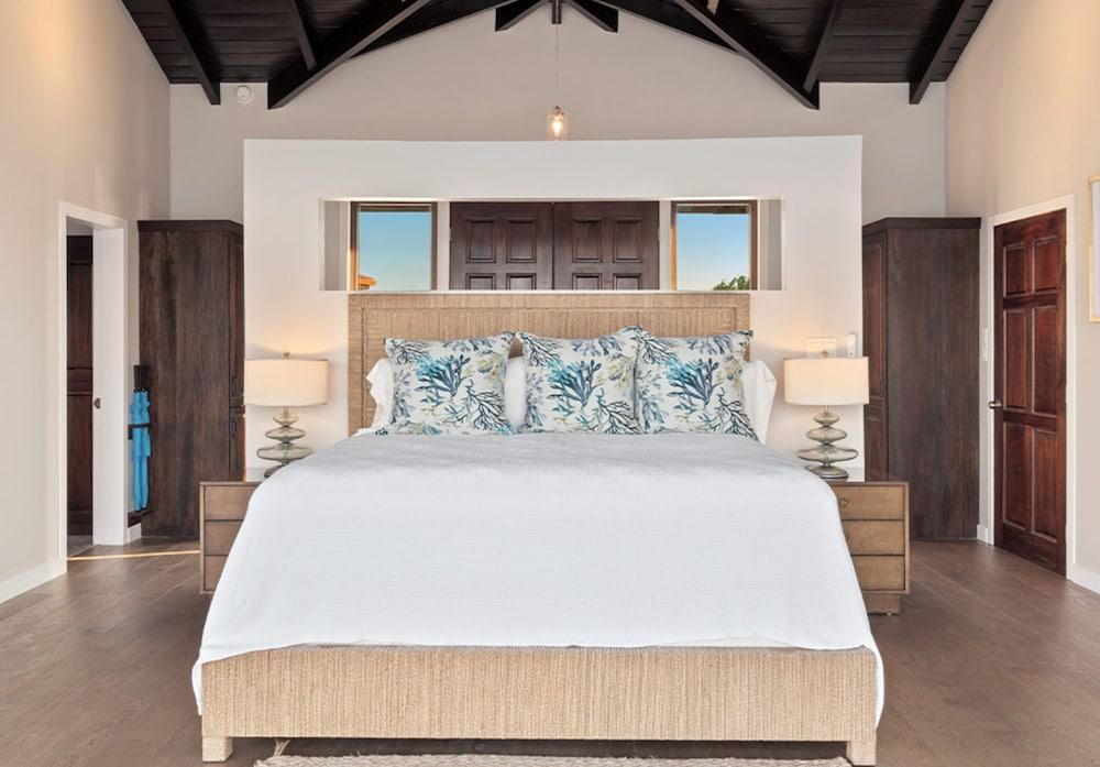 Ray Caye Private Island Resort