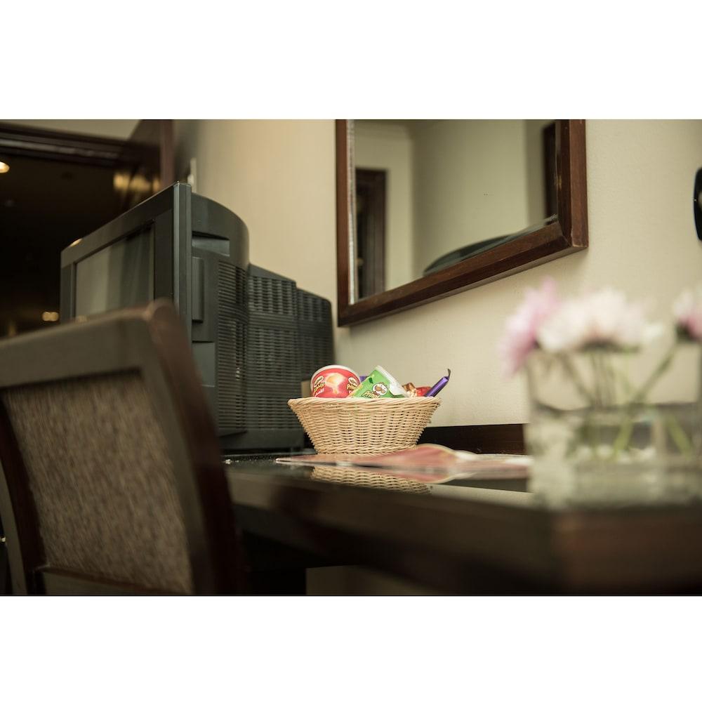 Cherry Maryski Hotel