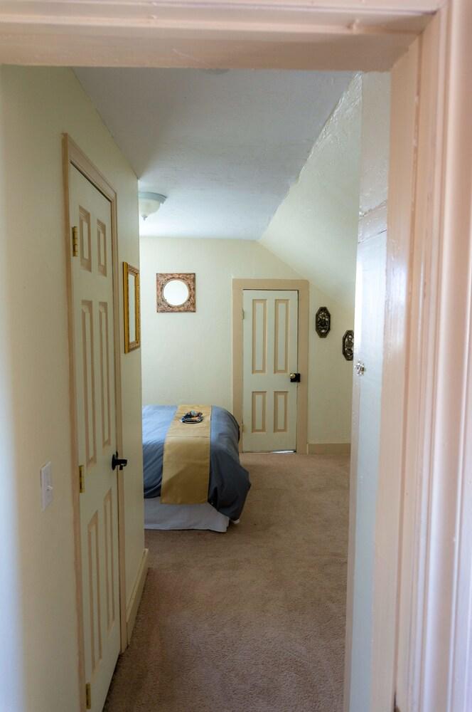 Indiana Jones Bed & Breakfast