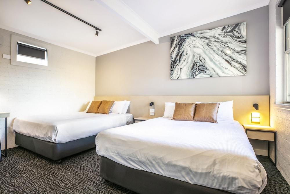 Nightcap at Colyton Hotel