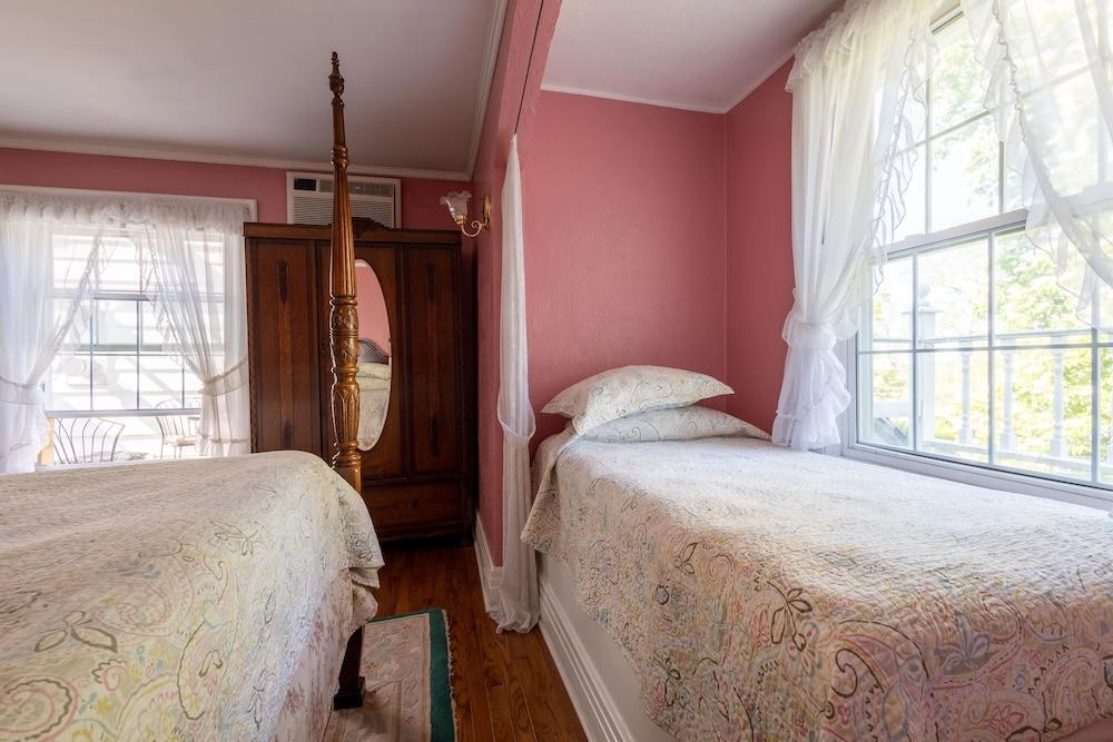 Chestnut Inn Bed and Breakfast