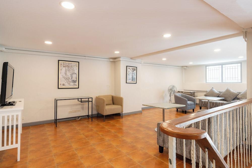 Ratchadamnoen Residence