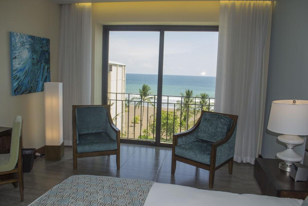 Crocs Resort & Casino