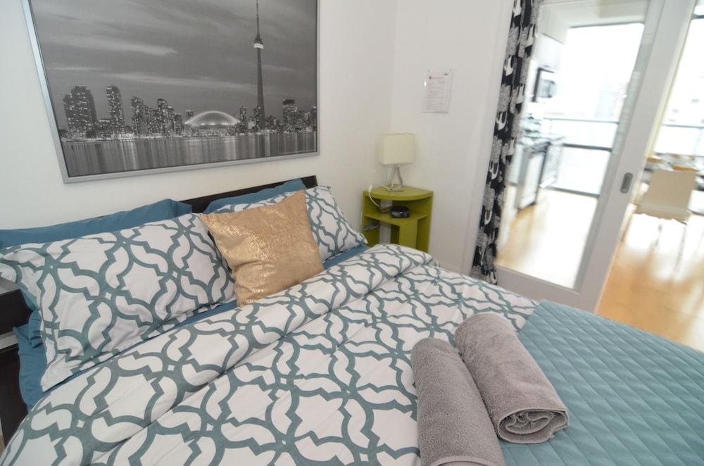 Toronto Escape - The Ruby Pink Suite