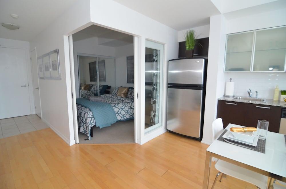 Toronto Escape - The Ruby Pink Suite