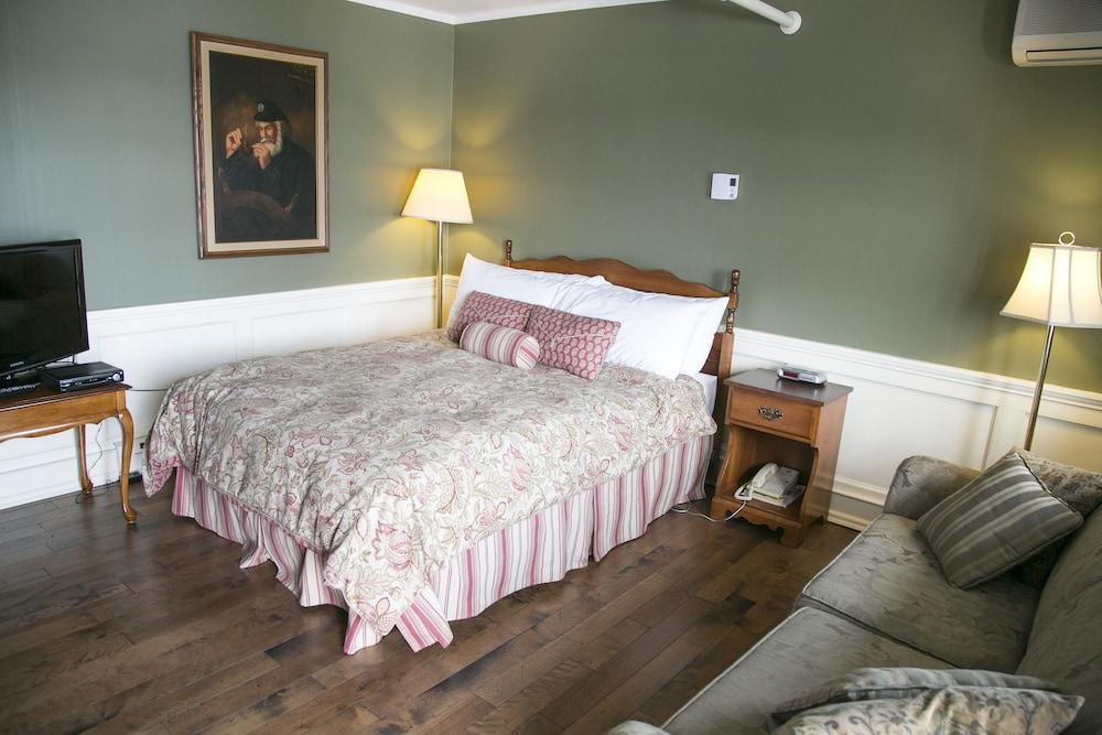 Lane's Privateer Inn