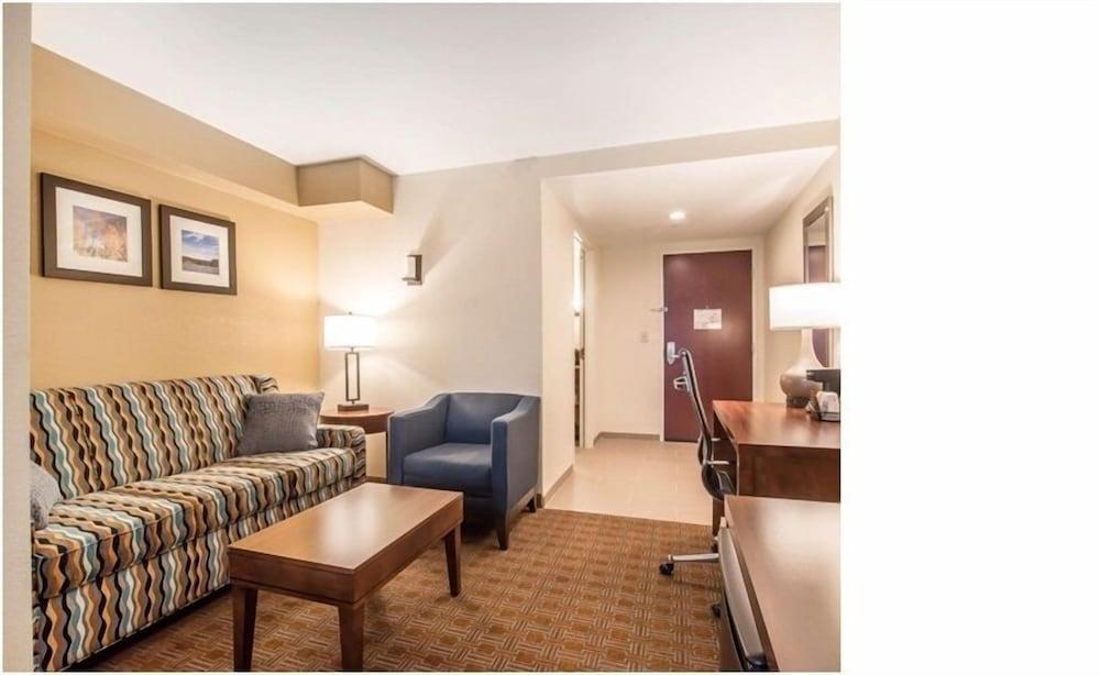 Comfort Inn & Suites Brattleboro I-91