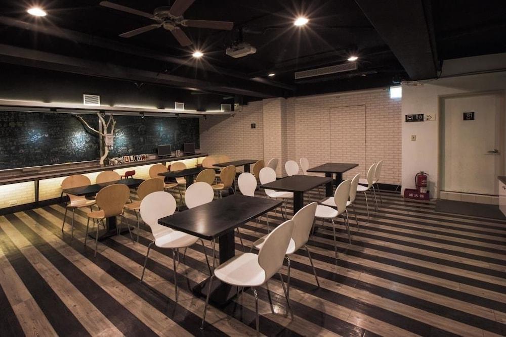 Fun Inn Taipei Hostel